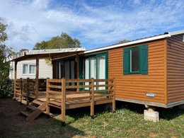 Camping Pas Cher vous présente avec son site Officiel campingpascher.fr, le Camping La Prairie classé 3 étoiles, situé sur la commune de Le Muy dans le département Var (Provence Alpes Côte D'azur) en France. Le camping La Prairie, vous présente un hébergement de type mobil-home de 28 m² avec climatisation et télévision. Le camping La Prairie vous proposeun séjour PAS CHER avec une REMISEdu vendredi 19 juin au vendredi 26 juin 2026, en promotion à -34% pour 7 nuits à 802,40 € au lieu de 1228,0 € soit une Économie de 425,60 €. Cette location propose 46 dates différentes pour réserver votre séjour. Découvrez également les 6 autres gammes d'hébergements du camping. Les Avis clients pour le Camping La Prairie sont de 7 sur 10. Piscine chauffée, Piscine extérieure, Animations familiales, Club enfants, Aire de jeux enfants, Golf, Parcours sportif, Ping-pong, Pétanque, Randonnée, Bar, Dépôt de pain, Plats à emporter, Snack/Bar,... En savoir plus : cliquez-ICI.