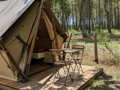 Cliquez pour découvrir toutes les photos de l'HÉBERGEMENT ! tente en toile et bois - Laha photo 1