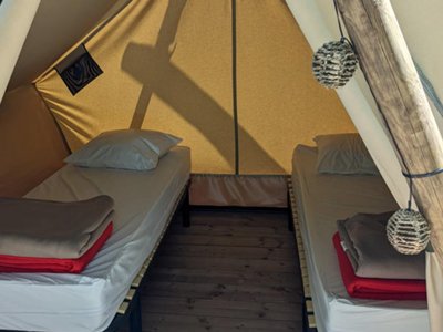 Cliquez pour découvrir toutes les photos de l'HÉBERGEMENT ! tente en toile et bois - Laha photo 4