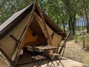 Cliquez pour découvrir toutes les photos de l'HÉBERGEMENT ! tente en toile et bois - camping Laha photo 2