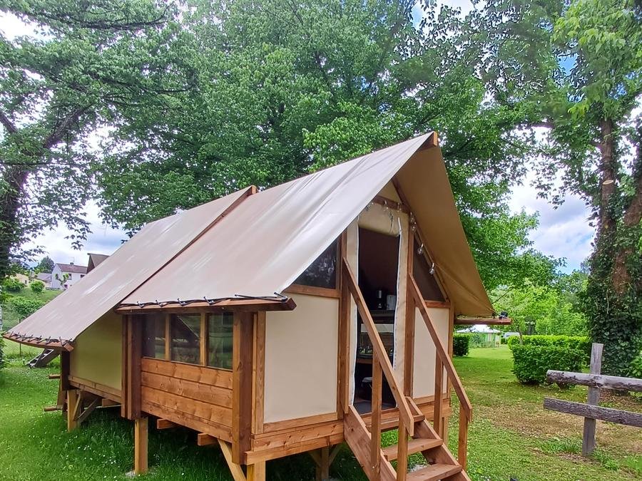 Camping Pas Cher vous présente avec son site Officiel campingpascher.fr, le Camping Le Saillet classé 3 étoiles, situé sur la commune de Lestelle Betharram dans le département Pyrénées-atlantiques (Aquitaine) en France. Le camping Le Saillet vous propose un hébergement de type tente en toile et bois. L'établissement vous propose 8 autres types d'hébergements. Découvrez tous nos séjours à petits prix dans la commune et aux alentours de Lestelle Betharram du département : Pyrénées-atlantiques (Aquitaine). Les Avis clients pour le Camping Le Saillet sont excellents avec une note moyenne de 9 sur 10. Piscine extérieure, Animation enfants, Aire de jeux enfants, Canoë-kayak, Centre équestre, Court de tennis, Cyclisme, Golf, Ping-pong, Pétanque, Rafting, Randonnée, Skatepark, Terrain de football, Terrain de volley-ball, Bar, Bureau de tabac, Dépôt de pain, Plats à emporter, Snack/Bar, Supermarché, Épicerie,... En savoir plus : cliquez-ICI.