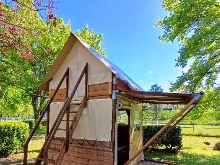 Camping Pas Cher vous présente avec son site Officiel campingpascher.fr, le Camping Le Saillet classé 3 étoiles, situé sur la commune de Lestelle Betharram dans le département Pyrénées-atlantiques (Aquitaine) en France. Le camping Le Saillet vous propose un hébergement de type hébergement insolite de 4 m². L'établissement vous propose 8 autres types d'hébergements. Découvrez tous nos séjours à petits prix dans la commune et aux alentours de Lestelle Betharram du département : Pyrénées-atlantiques (Aquitaine). Les Avis clients pour le Camping Le Saillet sont excellents avec une note moyenne de 9 sur 10. Piscine extérieure, Animation enfants, Aire de jeux enfants, Canoë-kayak, Centre équestre, Court de tennis, Cyclisme, Golf, Ping-pong, Pétanque, Rafting, Randonnée, Skatepark, Terrain de football, Terrain de volley-ball, Bar, Bureau de tabac, Dépôt de pain, Plats à emporter, Snack/Bar, Supermarché, Épicerie,... En savoir plus : cliquez-ICI.