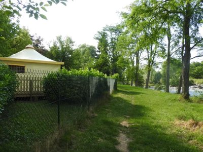 Cliquez pour découvrir toutes les photos de l'HÉBERGEMENT ! bungalow toilé - Le Saillet photo 3