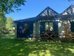 Camping Pas Cher vous présente avec son site Officiel campingpascher.fr, le Camping Le Saillet classé 3 étoiles, situé sur la commune de Lestelle Betharram dans le département Pyrénées-atlantiques (Aquitaine) en France. Le camping Le Saillet, vous présente un hébergement de type maison de campagne. Le camping Le Saillet vous propose du sam. 04 avril au sam. 11 avril 2026 pour 7 nuits à 410€. Cette location propose 25 dates différentes pour réserver votre séjour. Découvrez également les 8 autres gammes d'hébergements du camping. Les Avis clients pour le Camping Le Saillet sont excellents avec une note moyenne de 9 sur 10. Piscine extérieure, Animation enfants, Aire de jeux enfants, Canoë-kayak, Centre équestre, Court de tennis, Cyclisme, Golf, Ping-pong, Pétanque, Rafting, Randonnée, Skatepark, Terrain de football, Terrain de volley-ball, Bar, Bureau de tabac, Dépôt de pain, Plats à emporter, Snack/Bar, Supermarché, Épicerie,... En savoir plus : cliquez-ICI.