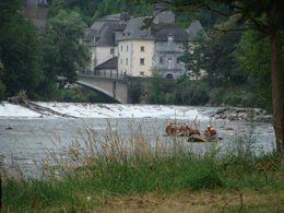 Camping Pas Cher vous présente avec son site Officiel campingpascher.fr, le Camping Le Saillet classé 3 étoiles, situé sur la commune de Lestelle Betharram dans le département Pyrénées-atlantiques (Aquitaine) en France. Le camping Le Saillet vous propose un hébergement de type tente en toile et bois. L'établissement vous propose 8 autres types d'hébergements. Découvrez tous nos séjours à petits prix dans la commune et aux alentours de Lestelle Betharram du département : Pyrénées-atlantiques (Aquitaine). Les Avis clients pour le Camping Le Saillet sont excellents avec une note moyenne de 9 sur 10. Piscine extérieure, Animation enfants, Aire de jeux enfants, Canoë-kayak, Centre équestre, Court de tennis, Cyclisme, Golf, Ping-pong, Pétanque, Rafting, Randonnée, Skatepark, Terrain de football, Terrain de volley-ball, Bar, Bureau de tabac, Dépôt de pain, Plats à emporter, Snack/Bar, Supermarché, Épicerie,... En savoir plus : cliquez-ICI.