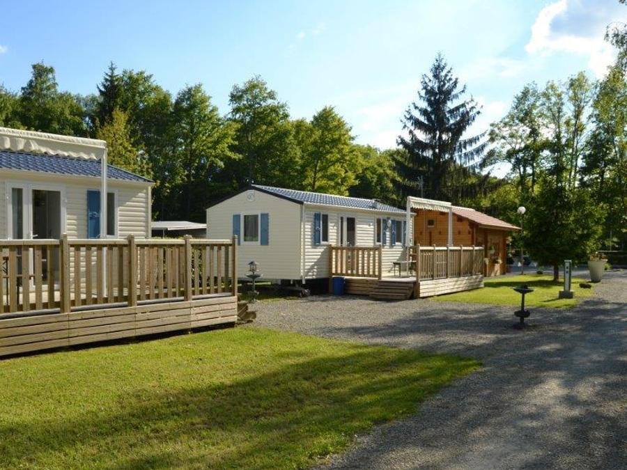Camping Pas Cher vous présente avec son site Officiel campingpascher.fr, le Camping Flower Du Lac De La Seigneurie classé 3 étoiles, situé sur la commune de Leval dans le département Territoire-de-belfort (Franche Comté) en France. Le camping Flower Du Lac De La Seigneurie, vous présente un hébergement de type mobil-home de 26 m² avec climatisation et télévision. Le camping Flower Du Lac De La Seigneurie vous propose du sam. 26 septembre au sam. 03 octobre 2026 pour 7 nuits à 406€. Cette location propose 15 dates différentes pour réserver votre séjour. Découvrez également les 15 autres gammes d'hébergements du camping. Les Avis clients pour le Camping Flower Du Lac De La Seigneurie sont excellents avec une note moyenne de 10 sur 10. Piscine chauffée, Piscine extérieure, Animations familiales, Club enfants, Aire de jeux enfants, Baby-foot, Ping-pong, Pétanque, Terrain multisports, Bar, Dépôt de pain, Snack/Bar, Épicerie,... En savoir plus : cliquez-ICI.
