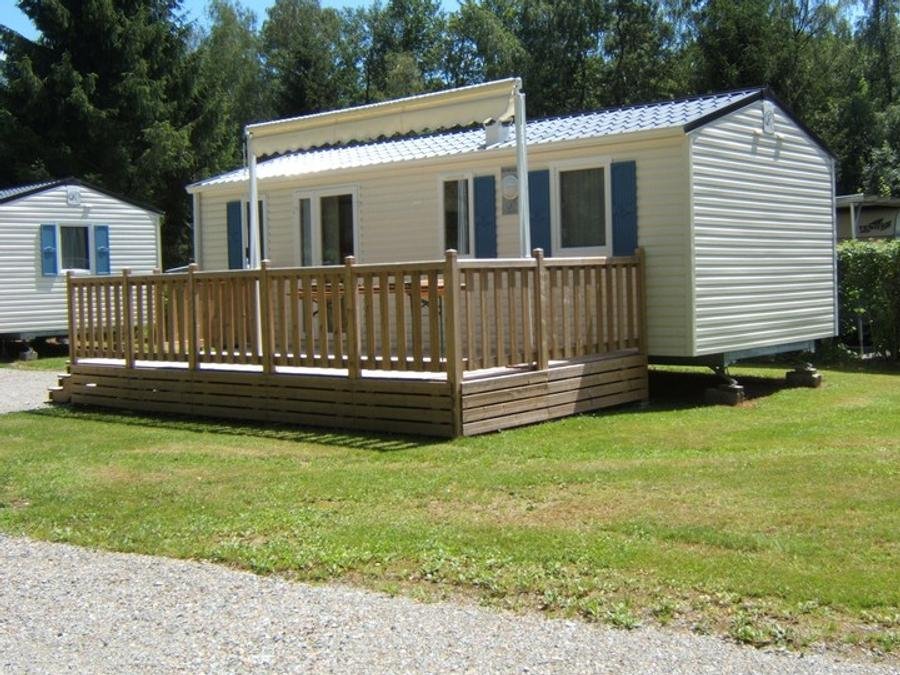 Camping Pas Cher vous présente avec son site Officiel campingpascher.fr, le Camping Flower Du Lac De La Seigneurie classé 3 étoiles, situé sur la commune de Leval dans le département Territoire-de-belfort (Franche Comté) en France. Le camping Flower Du Lac De La Seigneurie, vous présente un hébergement de type mobil-home de 30 m² et télévision. Le camping Flower Du Lac De La Seigneurie vous propose du lundi 14 septembre au lundi 21 septembre 2026 pour 7 nuits à 490€. Cette location propose 34 dates différentes pour réserver votre séjour. Découvrez également les 15 autres gammes d'hébergements du camping. Les Avis clients pour le Camping Flower Du Lac De La Seigneurie sont excellents avec une note moyenne de 10 sur 10. Piscine chauffée, Piscine extérieure, Animations familiales, Club enfants, Aire de jeux enfants, Baby-foot, Ping-pong, Pétanque, Terrain multisports, Bar, Dépôt de pain, Snack/Bar, Épicerie,... En savoir plus : cliquez-ICI.