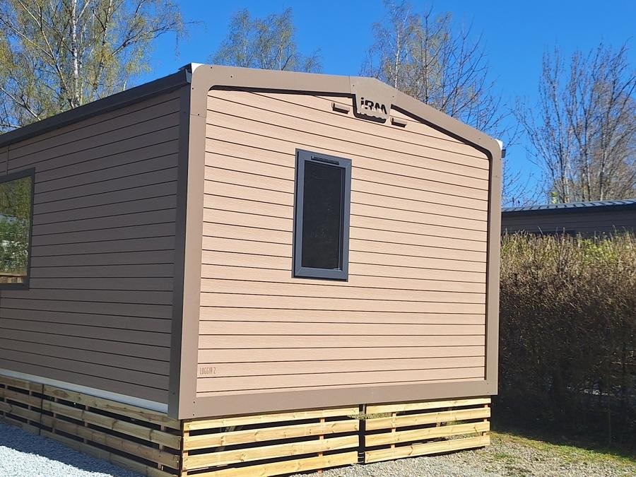 Camping Pas Cher vous présente avec son site Officiel campingpascher.fr, le Camping Flower Du Lac De La Seigneurie classé 3 étoiles, situé sur la commune de Leval dans le département Territoire-de-belfort (Franche Comté) en France. Le camping Flower Du Lac De La Seigneurie, vous présente un hébergement de type mobil-home de 32 m² et télévision. Le camping Flower Du Lac De La Seigneurie vous propose du lundi 14 septembre au lundi 21 septembre 2026 pour 7 nuits à 441€. Cette location propose 34 dates différentes pour réserver votre séjour. Découvrez également les 15 autres gammes d'hébergements du camping. Les Avis clients pour le Camping Flower Du Lac De La Seigneurie sont excellents avec une note moyenne de 10 sur 10. Piscine chauffée, Piscine extérieure, Animations familiales, Club enfants, Aire de jeux enfants, Baby-foot, Ping-pong, Pétanque, Terrain multisports, Bar, Dépôt de pain, Snack/Bar, Épicerie,... En savoir plus : cliquez-ICI.