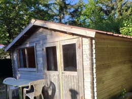 Camping Pas Cher vous présente avec son site Officiel campingpascher.fr, le Camping Flower Du Lac De La Seigneurie classé 3 étoiles, situé sur la commune de Leval dans le département Territoire-de-belfort (Franche Comté) en France. Le camping Flower Du Lac De La Seigneurie, vous présente un hébergement de type chalet de 10 m². Le camping Flower Du Lac De La Seigneurie vous propose du sam. 18 avril au sam. 25 avril 2026 pour 7 nuits à 245€. Cette location propose 105 dates différentes pour réserver votre séjour. Découvrez également les 15 autres gammes d'hébergements du camping. Les Avis clients pour le Camping Flower Du Lac De La Seigneurie sont excellents avec une note moyenne de 10 sur 10. Piscine chauffée, Piscine extérieure, Animations familiales, Club enfants, Aire de jeux enfants, Baby-foot, Ping-pong, Pétanque, Terrain multisports, Bar, Dépôt de pain, Snack/Bar, Épicerie,... En savoir plus : cliquez-ICI.