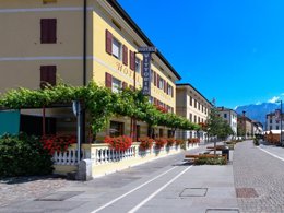 Camping Pas Cher vous présente avec son site Officiel campingpascher.fr, le Camping Due Laghi Levico Family Collection classé 4 étoiles, situé sur la commune de Levico Terme dans le département Trente (Trentin Tyrol Du Sud) en Italie. Le camping Due Laghi Levico Family Collection, vous présente un hébergement de type tente de 16 m². Le camping Due Laghi Levico Family Collection vous proposeun séjour PAS CHER avec une REMISEdu sam. 23 mai au sam. 30 mai 2026, en promotion à -30% pour 7 nuits à 294 € au lieu de 420,0 € soit une Économie de 126 €. Cette location propose 82 dates différentes pour réserver votre séjour. Découvrez également les 9 autres gammes d'hébergements du camping. Lagon, Animations familiales, Club enfants, Aire de jeux enfants, Court de tennis, Ping-pong, Pétanque, Terrain de football, Terrain de volley-ball, Boulangerie, Pizzeria, Plats à emporter, Restaurant, Épicerie,... En savoir plus : cliquez-ICI.