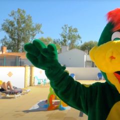 Camping Pas Cher vous présente avec son site Officiel campingpascher.fr, le Camping Domaine Le Jardin Du Marais classé 3 étoiles, situé sur la commune de Le Perrier dans le département Vendée (Pays De La Loire) en France. Le camping Domaine Le Jardin Du Marais vous propose un hébergement de type mobil-home pour 4 personnes avec climatisation (télévision). L'établissement vous propose 9 autres types d'hébergements. Découvrez tous nos séjours à petits prix dans la commune et aux alentours de Le Perrier du département : Vendée (Pays De La Loire). Les Avis clients pour le Camping Domaine Le Jardin Du Marais sont de 7 sur 10. MerÉtang, Piscine couverte, Piscine extérieure, Animations familiales, Aire de jeux enfants, Canoë-kayak, Cyclisme, Ping-pong, Pétanque, Randonnée, Terrain de volley-ball, Trampoline, Bar, Dépôt de pain, Snack/Bar, Épicerie,... En savoir plus : cliquez-ICI.