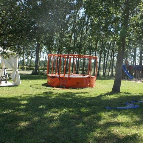 Cliquez pour découvrir toutes les photos de l'ÉTABLISSEMENT ! établissement Village Vacances Les Gîtes De Montmartre photo 4