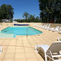Camping Pas Cher vous présente avec son site Officiel campingpascher.fr, le Établissement Village Vacances Les Gîtes De Montmartre, situé sur la commune de Le Perrier dans le département Vendée (Pays De La Loire) en France. L'établissement Village Vacances Les Gîtes De Montmartre vous propose un hébergement de type gîte de 24 m². L'établissement vous propose 8 autres types d'hébergements. Découvrez tous nos séjours à petits prix dans la commune et aux alentours de Le Perrier du département : Vendée (Pays De La Loire).... En savoir plus : cliquez-ICI.