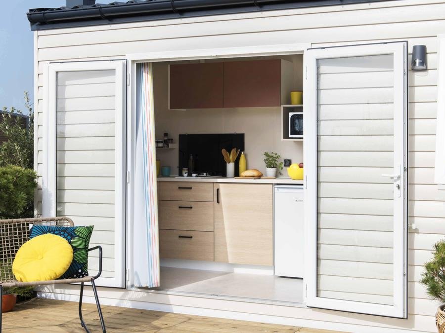 Camping Pas Cher vous présente avec son site Officiel campingpascher.fr, le Camping Lou Pantai classé 3 étoiles, situé sur la commune de Le Pradet dans le département Var (Provence Alpes Côte D'azur) en France. Le camping Lou Pantai, vous présente un hébergement de type mobil-home de 20 m² pour 2 personnes avec climatisation et télévision. Le camping Lou Pantai vous propose du dimanche 27 septembre au dimanche 04 octobre 2026 pour 7 nuits à 465€. Cette location propose 144 dates différentes pour réserver votre séjour. Découvrez également les 8 autres gammes d'hébergements du camping. Les Avis clients pour le Camping Lou Pantai sont excellents avec une note moyenne de 8 sur 10. Mer, Piscine chauffée, Piscine extérieure, Aire de jeux enfants, Baby-foot, Ping-pong, Snack/Bar, Épicerie,... En savoir plus : cliquez-ICI.