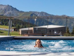 Camping Pas Cher vous présente avec son site Officiel campingpascher.fr, la Résidence Odalys Collection Edenarc classé 5 étoiles, située sur la commune de Les Arcs 2000 dans le département Savoie (Rhône Alpes) en France. La résidence Odalys Collection Edenarc, vous présente un hébergement de type appartement de 36 m² et télévision. La résidence Odalys Collection Edenarc vous propose du sam. 18 avril au sam. 25 avril 2026, en promotion à -19% pour 7 nuits à 663,20 € au lieu de 829,0 € soit une Économie de 165,80 €. Cette location propose 10 dates différentes pour réserver votre séjour. Découvrez également les 5 autres gammes d'hébergements de la résidence. Les Avis clients pour la Résidence Odalys Collection Edenarc sont excellents avec une note moyenne de 8 sur 10. Piscine chauffée, Piscine extérieure, Animation enfants, Golf, Restaurant,... En savoir plus : cliquez-ICI.