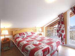 Camping Pas Cher vous présente avec son site Officiel campingpascher.fr, la Résidence Odalys Référence L'Ours Blanc, située sur la commune de Les 2 Alpes dans le département Isère (Rhône Alpes) en France. La résidence Odalys Référence L'Ours Blanc, vous présente un hébergement de type appartement de 33 m² et télévision. La résidence Odalys Référence L'Ours Blanc vous propose du sam. 13 juin au sam. 20 juin 2026 pour 7 nuits à 419€. Cette location propose 14 dates différentes pour réserver votre séjour. Découvrez également les 7 autres gammes d'hébergements de la résidence. Les Avis clients pour la Résidence Odalys Référence L'Ours Blanc sont excellents avec une note moyenne de 8 sur 10. Piscine chauffée, Piscine couverte, Salle de fitness,... En savoir plus : cliquez-ICI.