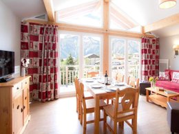 Camping Pas Cher vous présente avec son site Officiel campingpascher.fr, la Résidence Odalys Référence L'Ours Blanc, située sur la commune de Les 2 Alpes dans le département Isère (Rhône Alpes) en France. La résidence Odalys Référence L'Ours Blanc, vous présente un hébergement de type appartement de 60 m² pour 2 personnes et télévision. La résidence Odalys Référence L'Ours Blanc vous propose du sam. 13 juin au sam. 20 juin 2026 pour 7 nuits à 669€. Cette location propose 9 dates différentes pour réserver votre séjour. Découvrez également les 7 autres gammes d'hébergements de la résidence. Les Avis clients pour la Résidence Odalys Référence L'Ours Blanc sont excellents avec une note moyenne de 8 sur 10. Piscine chauffée, Piscine couverte, Salle de fitness,... En savoir plus : cliquez-ICI.