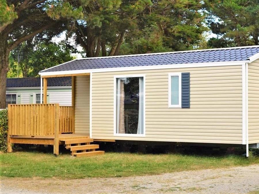 Camping Pas Cher vous présente avec son site Officiel campingpascher.fr, le Camping L'Hermitage Des Dunes classé 3 étoiles, situé sur la commune de Les Moutiers En Retz dans le département Loire-atlantique (Pays De La Loire) en France. Le camping L'Hermitage Des Dunes, vous présente un hébergement de type mobil-home de 26 m² pour 6 personnes et télévision. Le camping L'Hermitage Des Dunes vous propose du sam. 18 juillet au sam. 25 juillet 2026 pour 7 nuits à 938.7€. Cette location propose 1 dates différentes pour réserver votre séjour. Découvrez également les 9 autres gammes d'hébergements du camping. Les Avis clients pour le Camping L'Hermitage Des Dunes sont excellents avec une note moyenne de 8 sur 10. Mer, Piscine chauffée, Piscine couverte, Animation enfants, Animations familiales, Aire de jeux enfants, Baby-foot, Canoë-kayak, Cyclisme, Golf, Planche à voile, Randonnée, Trampoline, Voile, Bar, Dépôt de pain, Food truck, Plats à emporter, Supermarché, Épicerie,... En savoir plus : cliquez-ICI.