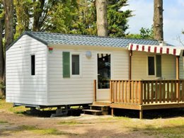 Camping Pas Cher vous présente avec son site Officiel campingpascher.fr, le Camping L'Hermitage Des Dunes classé 3 étoiles, situé sur la commune de Les Moutiers En Retz dans le département Loire-atlantique (Pays De La Loire) en France. Le camping L'Hermitage Des Dunes, vous présente un hébergement de type mobil-home de 27 m² pour 6 personnes. Le camping L'Hermitage Des Dunes vous propose du sam. 04 avril au sam. 11 avril 2026 pour 7 nuits à 339€. Cette location propose 205 dates différentes pour réserver votre séjour. Découvrez également les 5 autres gammes d'hébergements du camping. Les Avis clients pour le Camping L'Hermitage Des Dunes sont excellents avec une note moyenne de 8 sur 10. Mer, Piscine chauffée, Piscine couverte, Animation enfants, Animations familiales, Aire de jeux enfants, Baby-foot, Canoë-kayak, Cyclisme, Golf, Planche à voile, Randonnée, Trampoline, Voile, Bar, Dépôt de pain, Food truck, Plats à emporter, Supermarché, Épicerie,... En savoir plus : cliquez-ICI.