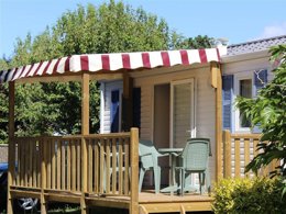 Camping Pas Cher vous présente avec son site Officiel campingpascher.fr, le Camping L'Hermitage Des Dunes classé 3 étoiles, situé sur la commune de Les Moutiers En Retz dans le département Loire-atlantique (Pays De La Loire) en France. Le camping L'Hermitage Des Dunes, vous présente un hébergement de type mobil-home de 30 m² pour 4 personnes. Le camping L'Hermitage Des Dunes vous propose du sam. 04 avril au sam. 11 avril 2026 pour 7 nuits à 309€. Cette location propose 205 dates différentes pour réserver votre séjour. Découvrez également les 5 autres gammes d'hébergements du camping. Les Avis clients pour le Camping L'Hermitage Des Dunes sont excellents avec une note moyenne de 8 sur 10. Mer, Piscine chauffée, Piscine couverte, Animation enfants, Animations familiales, Aire de jeux enfants, Baby-foot, Canoë-kayak, Cyclisme, Golf, Planche à voile, Randonnée, Trampoline, Voile, Bar, Dépôt de pain, Food truck, Plats à emporter, Supermarché, Épicerie,... En savoir plus : cliquez-ICI.