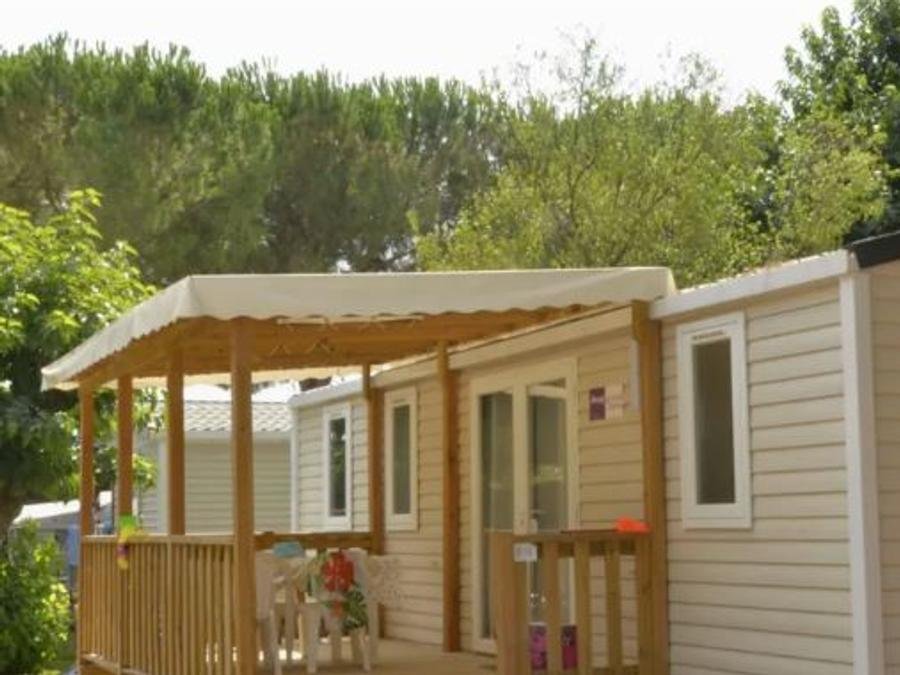 Camping Pas Cher vous présente avec son site Officiel campingpascher.fr, le Camping Bon Port classé 4 étoiles, situé sur la commune de Lunel dans le département Hérault (Languedoc Roussillon) en France. Le camping Bon Port, vous présente un hébergement de type mobil-home pour 1 personne avec climatisation et télévision. Le camping Bon Port vous propose du sam. 05 septembre au sam. 12 septembre 2026, en promotion à -26% pour 7 nuits à 440,01 € au lieu de 600,0 € soit une Économie de 159,99 €. Cette location propose 34 dates différentes pour réserver votre séjour. Découvrez également les 19 autres gammes d'hébergements du camping. Les Avis clients pour le Camping Bon Port sont excellents avec une note moyenne de 8 sur 10. Piscine chauffée, Piscine extérieure, Animations familiales, Club enfants, Aire de jeux enfants, Baby-foot, Canoë-kayak, Centre équestre, Flipper, Jet-ski, Ping-pong, Plongée, Pétanque, Randonnée, Structure gonflable enfants, Terrain de football, Terrain multisports, Voile, Bar, Dépôt de pain, Pizzeria, Plats à emporter, Restaurant, Station-service, Supermarché, Épicerie,... En savoir plus : cliquez-ICI.