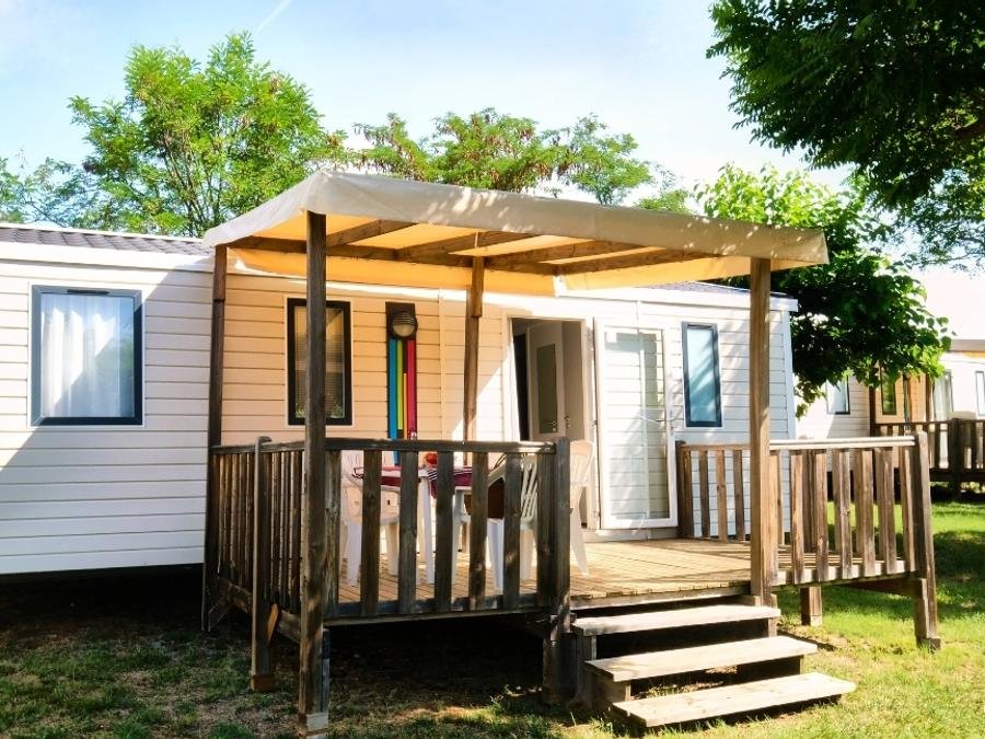 Camping Pas Cher vous présente avec son site Officiel campingpascher.fr, le Camping Ludo Parc Pausado classé 3 étoiles, situé sur la commune de Lussas dans le département Ardèche (Rhône Alpes) en France. Le camping Ludo Parc Pausado, vous présente un hébergement de type mobil-home de 30 m² pour 6 personnes avec climatisation. Le camping Ludo Parc Pausado vous propose du vendredi 18 septembre au vendredi 25 septembre 2026 pour 7 nuits à 402€. Cette location propose 45 dates différentes pour réserver votre séjour. Découvrez également les 20 autres gammes d'hébergements du camping. Les Avis clients pour le Camping Ludo Parc Pausado sont excellents avec une note moyenne de 8 sur 10. Piscine chauffée, Piscine extérieure, Animations familiales, Club enfants, Aire de jeux enfants, Baby-foot, Flipper, Ping-pong, Piscine, Pétanque, Terrain de volley-ball, Bar, Dépôt de pain, Restaurant, Épicerie,... En savoir plus : cliquez-ICI.