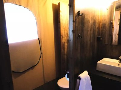 Cliquez pour découvrir toutes les photos de l'HÉBERGEMENT ! tente en toile et bois - Ludo Parc Pausado photo 5