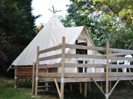 Camping Pas Cher vous présente avec son site Officiel campingpascher.fr, le Camping Ludo Parc Pausado classé 3 étoiles, situé sur la commune de Lussas dans le département Ardèche (Rhône Alpes) en France. Le camping Ludo Parc Pausado, vous présente un hébergement de type tente de 18 m² pour 4 personnes. Le camping Ludo Parc Pausado vous propose du lundi 06 avril au lundi 13 avril 2026 pour 7 nuits à 179€. Cette location propose 117 dates différentes pour réserver votre séjour. Découvrez également les 18 autres gammes d'hébergements du camping. Les Avis clients pour le Camping Ludo Parc Pausado sont excellents avec une note moyenne de 8 sur 10. Piscine chauffée, Piscine extérieure, Animations familiales, Club enfants, Aire de jeux enfants, Baby-foot, Flipper, Ping-pong, Piscine, Pétanque, Terrain de volley-ball, Bar, Dépôt de pain, Restaurant, Épicerie,... En savoir plus : cliquez-ICI.