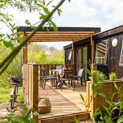 Camping Pas Cher vous présente avec son site Officiel campingpascher.fr, le Établissement Slow Village Loire Vallée, situé sur la commune de Les Ponts De Ce dans le département Maine-et-loire (Pays De La Loire) en France. L'établissement Slow Village Loire Vallée vous propose un hébergement de type bungalow de 15 m². L'établissement vous propose 6 autres types d'hébergements. Découvrez tous nos séjours à petits prix dans la commune et aux alentours de Les Ponts De Ce du département : Maine-et-loire (Pays De La Loire).... En savoir plus : cliquez-ICI.