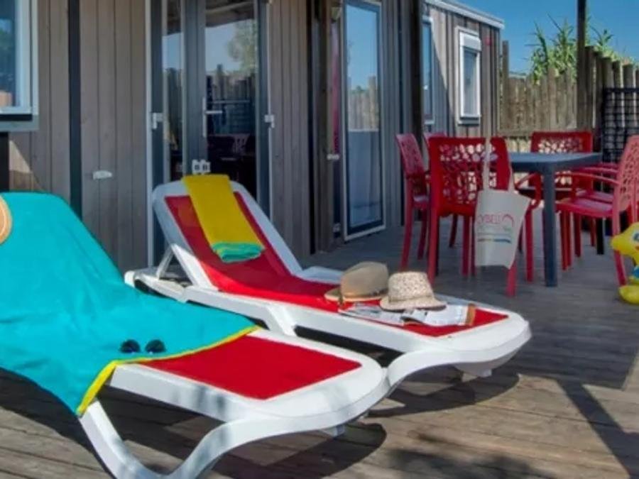 Camping Pas Cher vous présente avec son site Officiel campingpascher.fr, le Camping Le Bel Air classé 5 étoiles, situé sur la commune de Les Sables D'olonne dans le département Vendée (Pays De La Loire) en France. Le camping Le Bel Air vous propose un hébergement de type mobil-home de 40 m² pour 8 personnes avec climatisation (télévision). Cet hébergement propose plus de 64 dates différentes pour réserver ! Pour dévouvrir la période la moins chère, consultez la rubrique 'Tarifs' et sélectionnez votre mois de départ. L'établissement vous propose 22 autres types d'hébergements. Découvrez tous nos séjours à petits prix dans la commune et aux alentours de Les Sables D'olonne du département : Vendée (Pays De La Loire). Les Avis clients pour le Camping Le Bel Air sont excellents avec une note moyenne de 8 sur 10. Parc aquatique, Piscine couverte, Piscine extérieure, Club ados, Club enfants, Aire de jeux enfants, Baby-foot, Centre équestre, Cyclisme, Golf, Ping-pong, Piscine, Planche à voile, Pétanque, Salle de fitness, Terrain de volley-ball, Terrain multisports, Bar, Brasserie, Dépôt de pain, Plats à emporter, Snack/Bar, Supermarché, Épicerie,... En savoir plus : cliquez-ICI.