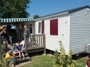 Camping Pas Cher vous présente avec son site Officiel campingpascher.fr, le Camping Le Bel Air classé 5 étoiles, situé sur la commune de Les Sables D'olonne dans le département Vendée (Pays De La Loire) en France. Le camping Le Bel Air, vous présente un hébergement de type mobil-home de 32 m² pour 2 personnes et télévision. Le camping Le Bel Air vous proposeun séjour PAS CHER avec une REMISEdu sam. 10 octobre au sam. 17 octobre 2026, en promotion à -52% pour 7 nuits à 209 € au lieu de 441,0 € soit une Économie de 232 €. Cette location propose 24 dates différentes pour réserver votre séjour. Découvrez également les 10 autres gammes d'hébergements du camping. Les Avis clients pour le Camping Le Bel Air sont excellents avec une note moyenne de 8 sur 10. Parc aquatique, Piscine couverte, Piscine extérieure, Club ados, Club enfants, Aire de jeux enfants, Baby-foot, Centre équestre, Cyclisme, Golf, Ping-pong, Piscine, Planche à voile, Pétanque, Salle de fitness, Terrain de volley-ball, Terrain multisports, Bar, Brasserie, Dépôt de pain, Plats à emporter, Snack/Bar, Supermarché, Épicerie,... En savoir plus : cliquez-ICI.
