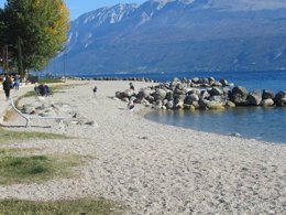 Camping Pas Cher vous présente avec son site Officiel campingpascher.fr, le Village vacances Villaggio Turistico Maderno classé 3 étoiles, situé sur la commune de Maderno dans le département Brescia (Lombardie) en Italie. Le village vacances Villaggio Turistico Maderno vous propose un hébergement de type mobil-home de 24 m² avec climatisation (télévision). Cet hébergement propose plus de 10 dates différentes pour réserver ! Pour dévouvrir la période la moins chère, consultez la rubrique 'Tarifs' et sélectionnez votre mois de départ. L'établissement vous propose 7 autres types d'hébergements. Découvrez tous nos séjours à petits prix dans la commune et aux alentours de Maderno du département : Brescia (Lombardie). Les Avis clients pour le Village vacances Villaggio Turistico Maderno sont excellents avec une note moyenne de 8 sur 10. LacMer, Aire de jeux enfants, Cyclisme, Ping-pong, Bar,... En savoir plus : cliquez-ICI.