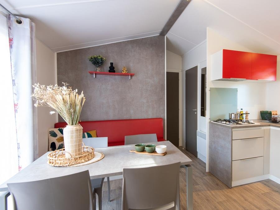 Camping Pas Cher vous présente avec son site Officiel campingpascher.fr, le Camping Club Le Trianon 5* - MS VACANCES classé 5 étoiles, situé sur la commune de Les Sables D'olonne dans le département Vendée (Pays De La Loire) en France. Le camping Club Le Trianon 5* - MS VACANCES vous propose un hébergement de type mobil-home de 30 m² pour 6 personnes (télévision). L'établissement vous propose 24 autres types d'hébergements. Découvrez tous nos séjours à petits prix dans la commune et aux alentours de Les Sables D'olonne du département : Vendée (Pays De La Loire). Les Avis clients pour le Camping Club Le Trianon 5* - MS VACANCES sont excellents avec une note moyenne de 8 sur 10. MerÉtang, Parc aquatique, Piscine couverte, Piscine extérieure, Animations familiales, Club ados, Club enfants, Centre équestre, Court de padel en extérieur, Court de tennis, Cyclisme, Golf, Parcours sportif, Ping-pong, Pétanque, Randonnée, Salle de fitness, Sports nautiques, Terrain multisports, Tir à l’arc, Bar, Dépôt de pain, Plats à emporter, Restaurant, Snack/Bar, Supermarché, Épicerie,... En savoir plus : cliquez-ICI.