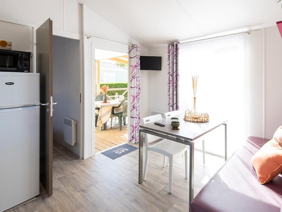 Camping Pas Cher vous présente avec son site Officiel campingpascher.fr, le Camping Club Le Trianon 5* - MS VACANCES classé 5 étoiles, situé sur la commune de Les Sables D'olonne dans le département Vendée (Pays De La Loire) en France. Le camping Club Le Trianon 5* - MS VACANCES vous propose un hébergement de type mobil-home de 27 m² pour 4 personnes (télévision). L'établissement vous propose 24 autres types d'hébergements. Découvrez tous nos séjours à petits prix dans la commune et aux alentours de Les Sables D'olonne du département : Vendée (Pays De La Loire). Les Avis clients pour le Camping Club Le Trianon 5* - MS VACANCES sont excellents avec une note moyenne de 8 sur 10. MerÉtang, Parc aquatique, Piscine couverte, Piscine extérieure, Animations familiales, Club ados, Club enfants, Centre équestre, Court de padel en extérieur, Court de tennis, Cyclisme, Golf, Parcours sportif, Ping-pong, Pétanque, Randonnée, Salle de fitness, Sports nautiques, Terrain multisports, Tir à l’arc, Bar, Dépôt de pain, Plats à emporter, Restaurant, Snack/Bar, Supermarché, Épicerie,... En savoir plus : cliquez-ICI.