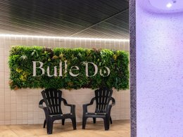 Camping Pas Cher vous présente avec son site Officiel campingpascher.fr, le Camping Club Le Trianon 5* - MS VACANCES classé 5 étoiles, situé sur la commune de Les Sables D'olonne dans le département Vendée (Pays De La Loire) en France. Le camping Club Le Trianon 5* - MS VACANCES, vous présente un hébergement de type mobil-home de 27 m² pour 4 personnes et télévision. Le camping Club Le Trianon 5* - MS VACANCES vous propose du lundi 25 mai au lundi 01 juin 2026, en promotion à -25% pour 7 nuits à 282,75 € au lieu de 377,0 € soit une Économie de 94,25 €. Cette location propose 72 dates différentes pour réserver votre séjour. Découvrez également les 22 autres gammes d'hébergements du camping. Les Avis clients pour le Camping Club Le Trianon 5* - MS VACANCES sont excellents avec une note moyenne de 8 sur 10. MerÉtang, Parc aquatique, Piscine couverte, Piscine extérieure, Animations familiales, Club ados, Club enfants, Centre équestre, Court de padel en extérieur, Court de tennis, Cyclisme, Golf, Parcours sportif, Ping-pong, Pétanque, Randonnée, Salle de fitness, Sports nautiques, Terrain multisports, Tir à l’arc, Bar, Dépôt de pain, Plats à emporter, Restaurant, Snack/Bar, Supermarché, Épicerie,... En savoir plus : cliquez-ICI.