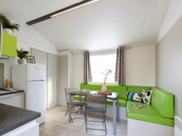 Camping Pas Cher vous présente avec son site Officiel campingpascher.fr, le Camping Club Le Trianon 5* - MS VACANCES classé 5 étoiles, situé sur la commune de Les Sables D'olonne dans le département Vendée (Pays De La Loire) en France. Le camping Club Le Trianon 5* - MS VACANCES, vous présente un hébergement de type mobil-home de 27 m² pour 4 personnes et télévision. Le camping Club Le Trianon 5* - MS VACANCES vous propose du lundi 25 mai au lundi 01 juin 2026, en promotion à -25% pour 7 nuits à 282,75 € au lieu de 377,0 € soit une Économie de 94,25 €. Cette location propose 79 dates différentes pour réserver votre séjour. Découvrez également les 22 autres gammes d'hébergements du camping. Les Avis clients pour le Camping Club Le Trianon 5* - MS VACANCES sont excellents avec une note moyenne de 8 sur 10. MerÉtang, Parc aquatique, Piscine couverte, Piscine extérieure, Animations familiales, Club ados, Club enfants, Centre équestre, Court de padel en extérieur, Court de tennis, Cyclisme, Golf, Parcours sportif, Ping-pong, Pétanque, Randonnée, Salle de fitness, Sports nautiques, Terrain multisports, Tir à l’arc, Bar, Dépôt de pain, Plats à emporter, Restaurant, Snack/Bar, Supermarché, Épicerie,... En savoir plus : cliquez-ICI.