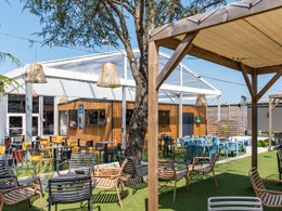 Camping Pas Cher vous présente avec son site Officiel campingpascher.fr, le Camping Club Le Trianon 5* - MS VACANCES classé 5 étoiles, situé sur la commune de Les Sables D'olonne dans le département Vendée (Pays De La Loire) en France. Le camping Club Le Trianon 5* - MS VACANCES, vous présente un hébergement de type mobil-home de 23 m² pour 4 personnes avec climatisation et télévision. Le camping Club Le Trianon 5* - MS VACANCES vous propose du lundi 25 mai au lundi 01 juin 2026, en promotion à -25% pour 7 nuits à 302,25 € au lieu de 403,0 € soit une Économie de 100,75 €. Cette location propose 72 dates différentes pour réserver votre séjour. Découvrez également les 22 autres gammes d'hébergements du camping. Les Avis clients pour le Camping Club Le Trianon 5* - MS VACANCES sont excellents avec une note moyenne de 8 sur 10. MerÉtang, Parc aquatique, Piscine couverte, Piscine extérieure, Animations familiales, Club ados, Club enfants, Centre équestre, Court de padel en extérieur, Court de tennis, Cyclisme, Golf, Parcours sportif, Ping-pong, Pétanque, Randonnée, Salle de fitness, Sports nautiques, Terrain multisports, Tir à l’arc, Bar, Dépôt de pain, Plats à emporter, Restaurant, Snack/Bar, Supermarché, Épicerie,... En savoir plus : cliquez-ICI.