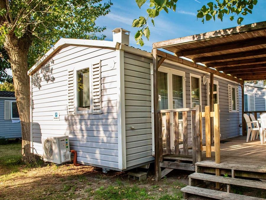 Camping Pas Cher vous présente avec son site Officiel campingpascher.fr, le Établissement Club Del Sole Vigna Sul Mar Family Collection, situé sur la commune de Lido Di Pomposa dans le département Ferrare (Emilia-romagna) en Italie. L'établissement Club Del Sole Vigna Sul Mar Family Collection vous propose un hébergement de type mobil-home. L'établissement vous propose 10 autres types d'hébergements. Découvrez tous nos séjours à petits prix dans la commune et aux alentours de Lido Di Pomposa du département : Ferrare (Emilia-romagna).... En savoir plus : cliquez-ICI.