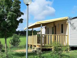 Camping Pas Cher vous présente avec son site Officiel campingpascher.fr, le Camping Flower Provence Vallée classé 3 étoiles, situé sur la commune de Manosque dans le département Alpes-de-haute-provence (Provence Alpes Côte D'azur) en France. Le camping Flower Provence Vallée vous propose un hébergement de type mobil-home de 30 m² pour 5 personnes avec climatisation (télévision). L'établissement vous propose 15 autres types d'hébergements. Découvrez tous nos séjours à petits prix dans la commune et aux alentours de Manosque du département : Alpes-de-haute-provence (Provence Alpes Côte D'azur). Les Avis clients pour le Camping Flower Provence Vallée sont excellents avec une note moyenne de 9 sur 10. Lac, Piscine chauffée, Piscine extérieure, Animations familiales, Club ados, Club enfants, Aire de jeux enfants, Canoë-kayak, Centre équestre, Cyclisme, Golf, Paddle, Ping-pong, Pétanque, Randonnée, Structure gonflable enfants, Terrain de football, Terrain de volley-ball, Bar, Boulangerie, Dépôt de pain, Food truck, Plats à emporter, Supermarché, Épicerie,... En savoir plus : cliquez-ICI.