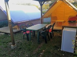 Camping Pas Cher vous présente avec son site Officiel campingpascher.fr, le Camping Flower Provence Vallée classé 3 étoiles, situé sur la commune de Manosque dans le département Alpes-de-haute-provence (Provence Alpes Côte D'azur) en France. Le camping Flower Provence Vallée, vous présente un hébergement de type tente en toile et bois. Le camping Flower Provence Vallée vous propose du sam. 27 juin au sam. 04 juillet 2026 pour 7 nuits à 252€. Cette location propose 30 dates différentes pour réserver votre séjour. Découvrez également les 15 autres gammes d'hébergements du camping. Les Avis clients pour le Camping Flower Provence Vallée sont excellents avec une note moyenne de 9 sur 10. Lac, Piscine chauffée, Piscine extérieure, Animations familiales, Club ados, Club enfants, Aire de jeux enfants, Canoë-kayak, Centre équestre, Cyclisme, Golf, Paddle, Ping-pong, Pétanque, Randonnée, Structure gonflable enfants, Terrain de football, Terrain de volley-ball, Bar, Boulangerie, Dépôt de pain, Food truck, Plats à emporter, Supermarché, Épicerie,... En savoir plus : cliquez-ICI.