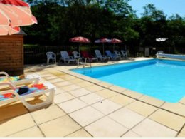 Camping Pas Cher vous présente avec son site Officiel campingpascher.fr, le Camping Du Lac Marciac classé 3 étoiles, situé sur la commune de Marciac dans le département Gers (Midi Pyrénées) en France. Le camping Du Lac Marciac vous propose un hébergement de type mobil-home de 18 m². L'établissement vous propose 3 autres types d'hébergements. Découvrez tous nos séjours à petits prix dans la commune et aux alentours de Marciac du département : Gers (Midi Pyrénées). Les Avis clients pour le Camping Du Lac Marciac sont excellents avec une note moyenne de 9 sur 10. Lac, Piscine extérieure, Aire de jeux enfants, Baby-foot, Canoë-kayak, Cyclisme, Ping-pong, Pétanque, Bar, Boulangerie, Dépôt de pain, Plats à emporter, Snack/Bar, Épicerie,... En savoir plus : cliquez-ICI.