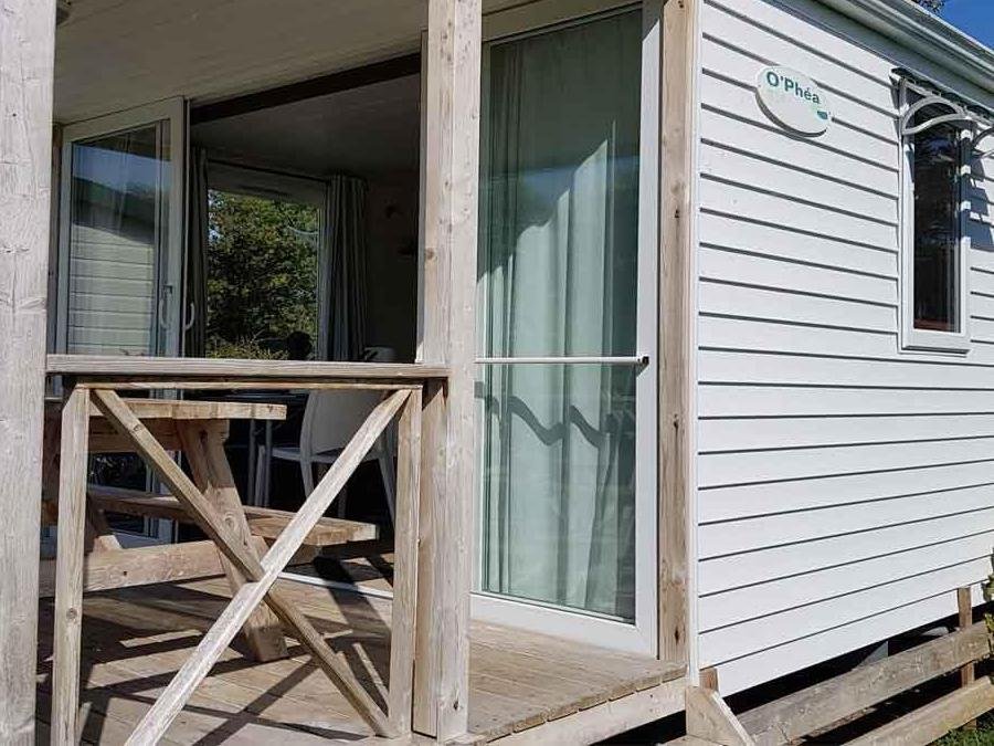 Camping Pas Cher vous présente avec son site Officiel campingpascher.fr, le Camping Le Lac Des Varennes classé 3 étoiles, situé sur la commune de Marcon dans le département Sarthe (Pays De La Loire) en France. Le camping Le Lac Des Varennes, vous présente un hébergement de type mobil-home de 27 m² et télévision. Le camping Le Lac Des Varennes vous propose du sam. 27 juin au sam. 04 juillet 2026 pour 7 nuits à 457€. Cette location propose 4 dates différentes pour réserver votre séjour. Découvrez également les 9 autres gammes d'hébergements du camping. Les Avis clients pour le Camping Le Lac Des Varennes sont de 7 sur 10. LacRivière, Animations familiales, Club enfants, Aire de jeux enfants, Canoë-kayak, Court de tennis, Pédalo, Structure gonflable enfants, Voile, Bar, Dépôt de pain, Snack/Bar, Épicerie,... En savoir plus : cliquez-ICI.