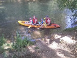Camping Pas Cher vous présente avec son site Officiel campingpascher.fr, le Camping Le Lac Des Varennes classé 3 étoiles, situé sur la commune de Marcon dans le département Sarthe (Pays De La Loire) en France. Le camping Le Lac Des Varennes, vous présente un hébergement de type hébergement insolite de 11 m². Le camping Le Lac Des Varennes vous propose du mercredi 01 avril au mercredi 08 avril 2026, en promotion à -10% pour 7 nuits à 170,10 € au lieu de 189,0 € soit une Économie de 18,90 €. Cette location propose 207 dates différentes pour réserver votre séjour. Découvrez également les 9 autres gammes d'hébergements du camping. Les Avis clients pour le Camping Le Lac Des Varennes sont de 7 sur 10. LacRivière, Animations familiales, Club enfants, Aire de jeux enfants, Canoë-kayak, Court de tennis, Pédalo, Structure gonflable enfants, Voile, Bar, Dépôt de pain, Snack/Bar, Épicerie,... En savoir plus : cliquez-ICI.