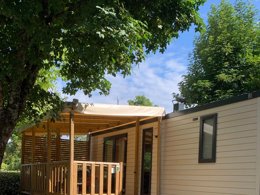 Camping Pas Cher vous présente avec son site Officiel campingpascher.fr, le Camping Ushuaïa Villages Le Poutiroux classé 4 étoiles, situé sur la commune de Limeuil dans le département Dordogne (Aquitaine) en France. Le camping Ushuaïa Villages Le Poutiroux, vous présente un hébergement de type mobil-home de 20 m² pour 3 personnes et télévision. Le camping Ushuaïa Villages Le Poutiroux vous propose du sam. 30 mai au sam. 06 juin 2026 pour 7 nuits à 199€. Cette location propose 130 dates différentes pour réserver votre séjour. Découvrez également les 14 autres gammes d'hébergements du camping. Les Avis clients pour le Camping Ushuaïa Villages Le Poutiroux sont excellents avec une note moyenne de 8 sur 10. Piscine chauffée, Piscine extérieure, Animation enfants, Animations familiales, Aire de jeux enfants, Baby-foot, Canoë-kayak, Centre équestre, Flipper, Ping-pong, Piscine, Pétanque, Randonnée, Salle de jeux vidéo, Structure gonflable enfants, Terrain multisports, Trampoline, Bar, Boulangerie, Dépôt de pain, Restaurant, Snack/Bar, Station-service, Supermarché, Épicerie,... En savoir plus : cliquez-ICI.