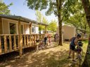 Camping Pas Cher vous présente avec son site Officiel campingpascher.fr, le Camping Flower Du Lac Du Causse classé 3 étoiles, situé sur la commune de Lissac Sur Couze dans le département Corrèze (Limousin) en France. Le camping Flower Du Lac Du Causse vous propose un hébergement de type mobil-home de 29 m² (télévision). L'établissement vous propose 10 autres types d'hébergements. Découvrez tous nos séjours à petits prix dans la commune et aux alentours de Lissac Sur Couze du département : Corrèze (Limousin). Les Avis clients pour le Camping Flower Du Lac Du Causse sont excellents avec une note moyenne de 8 sur 10. LacRivière, Piscine extérieure, Animations familiales, Aire de jeux enfants, Canoë-kayak, Centre équestre, Court de tennis, Golf, Paddle, Ping-pong, Pédalo, Pétanque, Randonnée, Salle de jeux vidéo, Sports nautiques, Tir à l’arc, Trampoline, Bar, Dépôt de pain, Plats à emporter, Restaurant, Snack/Bar, Épicerie,... En savoir plus : cliquez-ICI.