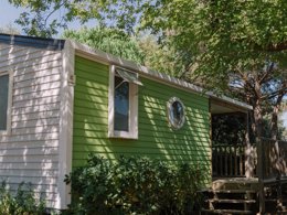 Camping Pas Cher vous présente avec son site Officiel campingpascher.fr, le Camping Sènia Tucan classé 4 étoiles, situé sur la commune de Lloret Del Mar dans le département Gérone (Catalogne) en Espagne. Le camping Sènia Tucan, vous présente un hébergement de type mobil-home de 22 m² avec climatisation. Le camping Sènia Tucan vous propose du sam. 18 avril au sam. 25 avril 2026 pour 7 nuits à 529.36€. Cette location propose 85 dates différentes pour réserver votre séjour. Découvrez également les 8 autres gammes d'hébergements du camping. Les Avis clients pour le Camping Sènia Tucan sont de 7 sur 10. Parc aquatique, Piscine extérieure, Animations familiales, Club enfants, Aire de jeux enfants, Baby-foot, Canoë-kayak, Centre équestre, Court de tennis, Golf, Ping-pong, Piscine, Pétanque, Salle de fitness, Terrain de beach-volley, Terrain de football, Terrain multisports, Trampoline, Bar, Dépôt de pain, Pizzeria, Restaurant, Snack/Bar,... En savoir plus : cliquez-ICI.