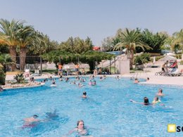 Camping Pas Cher vous présente avec son site Officiel campingpascher.fr, le Camping Sènia Tucan classé 4 étoiles, situé sur la commune de Lloret Del Mar dans le département Gérone (Catalogne) en Espagne. Le camping Sènia Tucan, vous présente un hébergement de type mobil-home de 44 m² avec climatisation. Le camping Sènia Tucan vous proposeun séjour PAS CHER avec une REMISEdu vendredi 03 avril au vendredi 10 avril 2026, en promotion à -50% pour 7 nuits à 353,50 € au lieu de 707,0 € soit une Économie de 353,50 €. Cette location propose 111 dates différentes pour réserver votre séjour. Découvrez également les 8 autres gammes d'hébergements du camping. Les Avis clients pour le Camping Sènia Tucan sont de 7 sur 10. Parc aquatique, Piscine extérieure, Animations familiales, Club enfants, Aire de jeux enfants, Baby-foot, Canoë-kayak, Centre équestre, Court de tennis, Golf, Ping-pong, Piscine, Pétanque, Salle de fitness, Terrain de beach-volley, Terrain de football, Terrain multisports, Trampoline, Bar, Dépôt de pain, Pizzeria, Restaurant, Snack/Bar,... En savoir plus : cliquez-ICI.