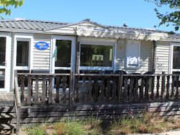 Camping Pas Cher vous présente avec son site Officiel campingpascher.fr, le Camping Sènia Tucan classé 4 étoiles, situé sur la commune de Lloret Del Mar dans le département Gérone (Catalogne) en Espagne. Le camping Sènia Tucan, vous présente un hébergement de type mobil-home de 44 m² avec climatisation. Le camping Sènia Tucan vous proposeun séjour PAS CHER avec une REMISEdu vendredi 03 avril au vendredi 10 avril 2026, en promotion à -50% pour 7 nuits à 353,50 € au lieu de 707,0 € soit une Économie de 353,50 €. Cette location propose 111 dates différentes pour réserver votre séjour. Découvrez également les 8 autres gammes d'hébergements du camping. Les Avis clients pour le Camping Sènia Tucan sont de 7 sur 10. Parc aquatique, Piscine extérieure, Animations familiales, Club enfants, Aire de jeux enfants, Baby-foot, Canoë-kayak, Centre équestre, Court de tennis, Golf, Ping-pong, Piscine, Pétanque, Salle de fitness, Terrain de beach-volley, Terrain de football, Terrain multisports, Trampoline, Bar, Dépôt de pain, Pizzeria, Restaurant, Snack/Bar,... En savoir plus : cliquez-ICI.