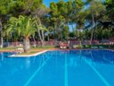 Camping Pas Cher vous présente avec son site Officiel campingpascher.fr, le Établissement Santa Elena Ciutat, situé sur la commune de Lloret Del Mar dans le département Gérone (Catalogne) en Espagne. L'établissement Santa Elena Ciutat vous propose un hébergement de type bungalow de 16 m². L'établissement vous propose 9 autres types d'hébergements. Découvrez tous nos séjours à petits prix dans la commune et aux alentours de Lloret Del Mar du département : Gérone (Catalogne).... En savoir plus : cliquez-ICI.