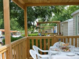 Camping Pas Cher vous présente avec son site Officiel campingpascher.fr, le Camping Sènia Cala Canyelles classé 4 étoiles, situé sur la commune de Lloret Del Mar dans le département Gérone (Catalogne) en Espagne. Le camping Sènia Cala Canyelles, vous présente un hébergement de type mobil-home de 29 m² avec climatisation. Le camping Sènia Cala Canyelles vous propose du sam. 19 septembre au sam. 26 septembre 2026, en promotion à -10% pour 7 nuits à 418 € au lieu de 465,0 € soit une Économie de 47 €. Cette location propose 17 dates différentes pour réserver votre séjour. Découvrez également les 4 autres gammes d'hébergements du camping. Les Avis clients pour le Camping Sènia Cala Canyelles sont excellents avec une note moyenne de 8 sur 10. Mer, Parc aquatique, Piscine extérieure, Animation enfants, Animations familiales, Club enfants, Aire de jeux enfants, Canoë-kayak, Golf, Planche à voile, Plongée, Pédalo, Terrain de football, Terrain multisports, Bar, Dépôt de pain, Plats à emporter, Restaurant, Épicerie,... En savoir plus : cliquez-ICI.